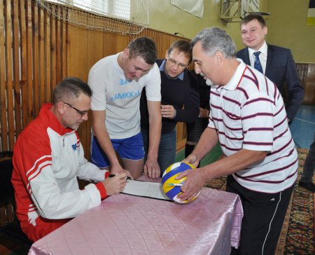 Известный волейболист В. А. Хамутцких принял участие в торжественном открытии районного этапа первенства Белгородской области по волейболу 