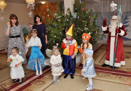В детских садах и школах Алексеевского и Красненского районов проходят новогодние утренники