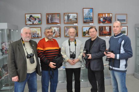 В доме ремёсел открылась выставка "Художники фотографируют"
