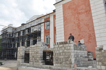 Продолжается капитальный ремонт городской школы № 5