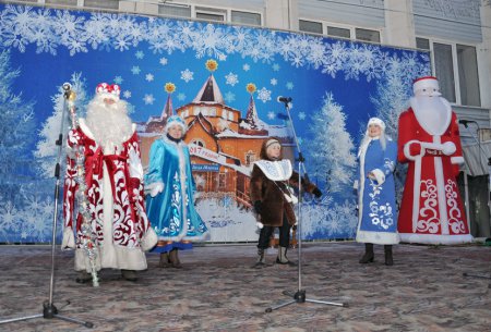 В Алексеевке, на Центральной площади, открылась резиденция Деда Мороза